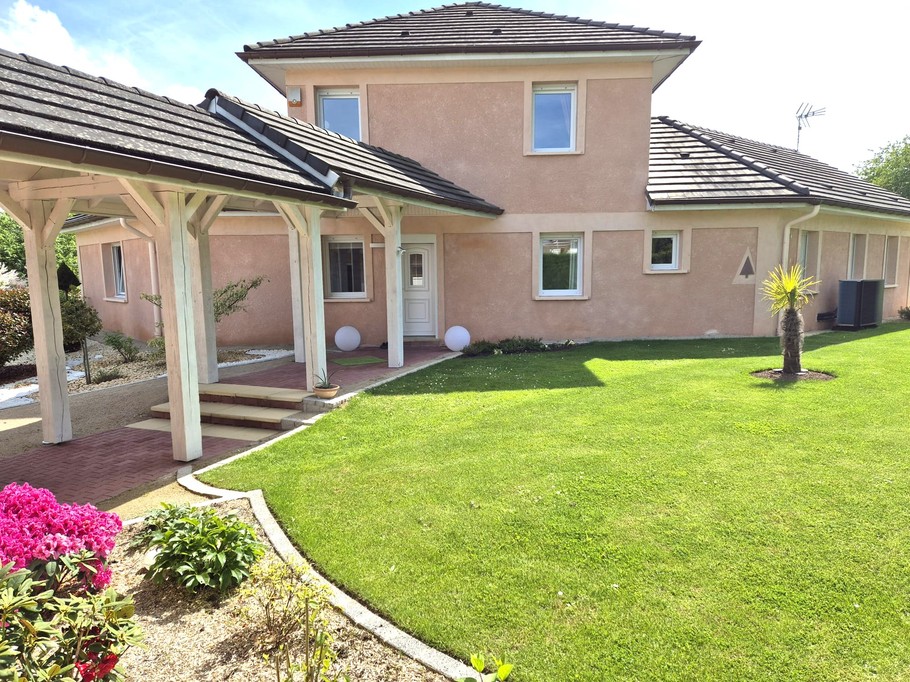 Chambre d’hôtes de charme avec piscine, terrasse et vue sur les prairies