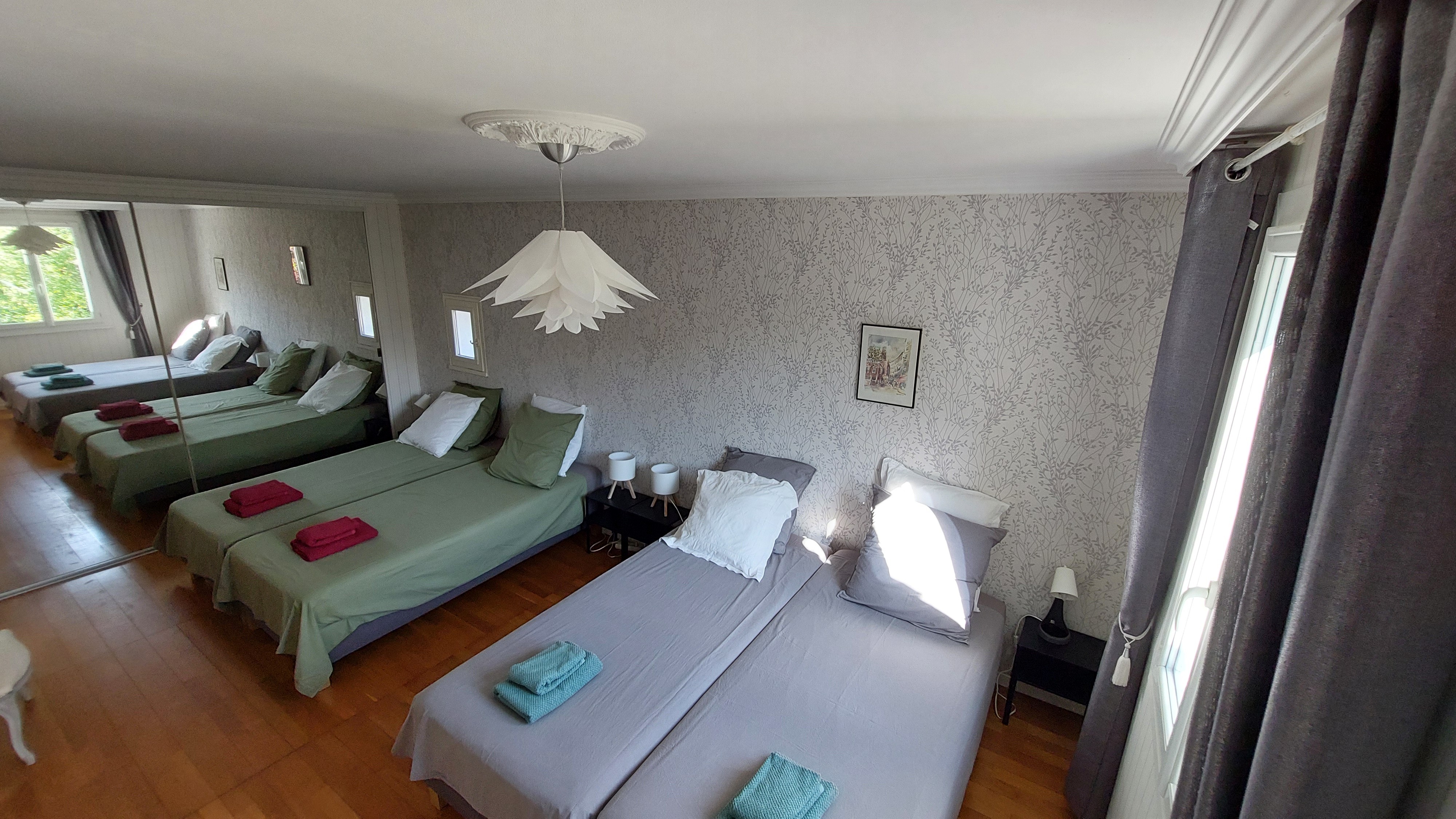 4-bed room