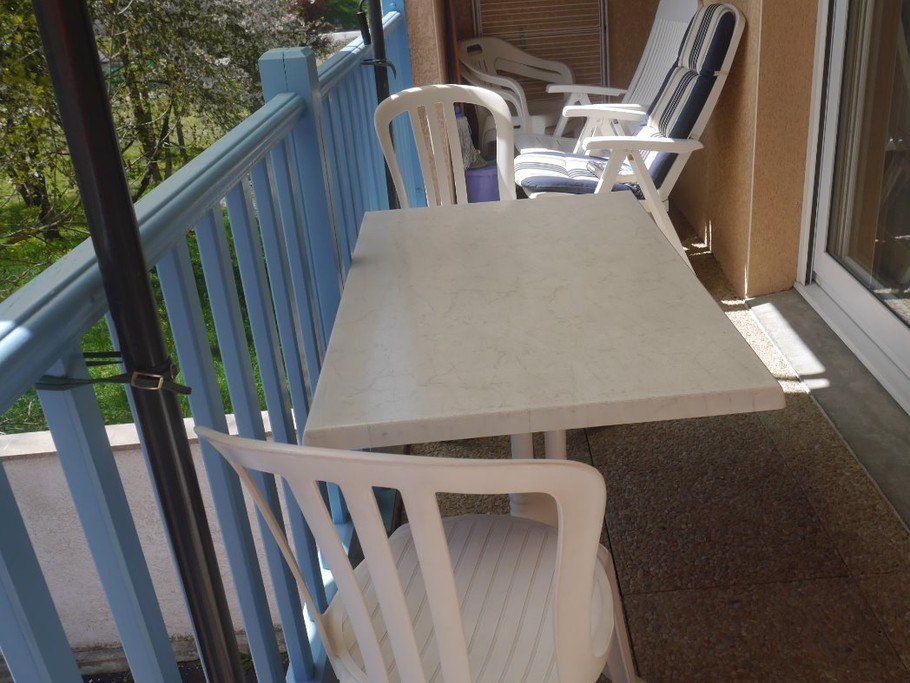 Le balcon au sud avec store