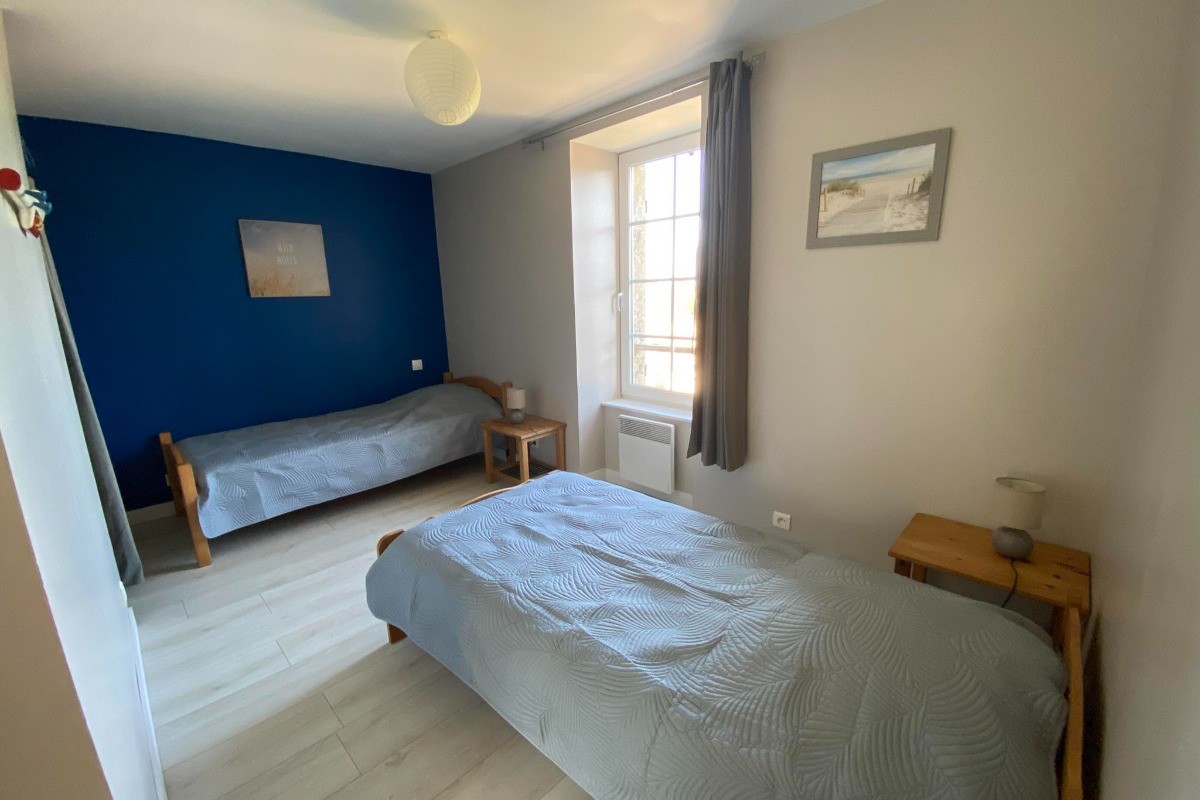 Chambre avec deux lits simples