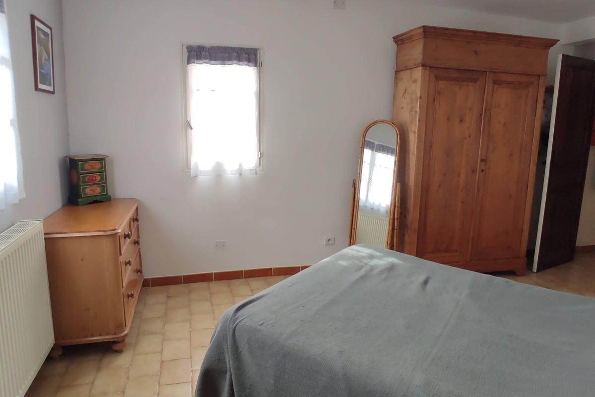 Chambre du bas - Maison en pierre en Drôme Provençale