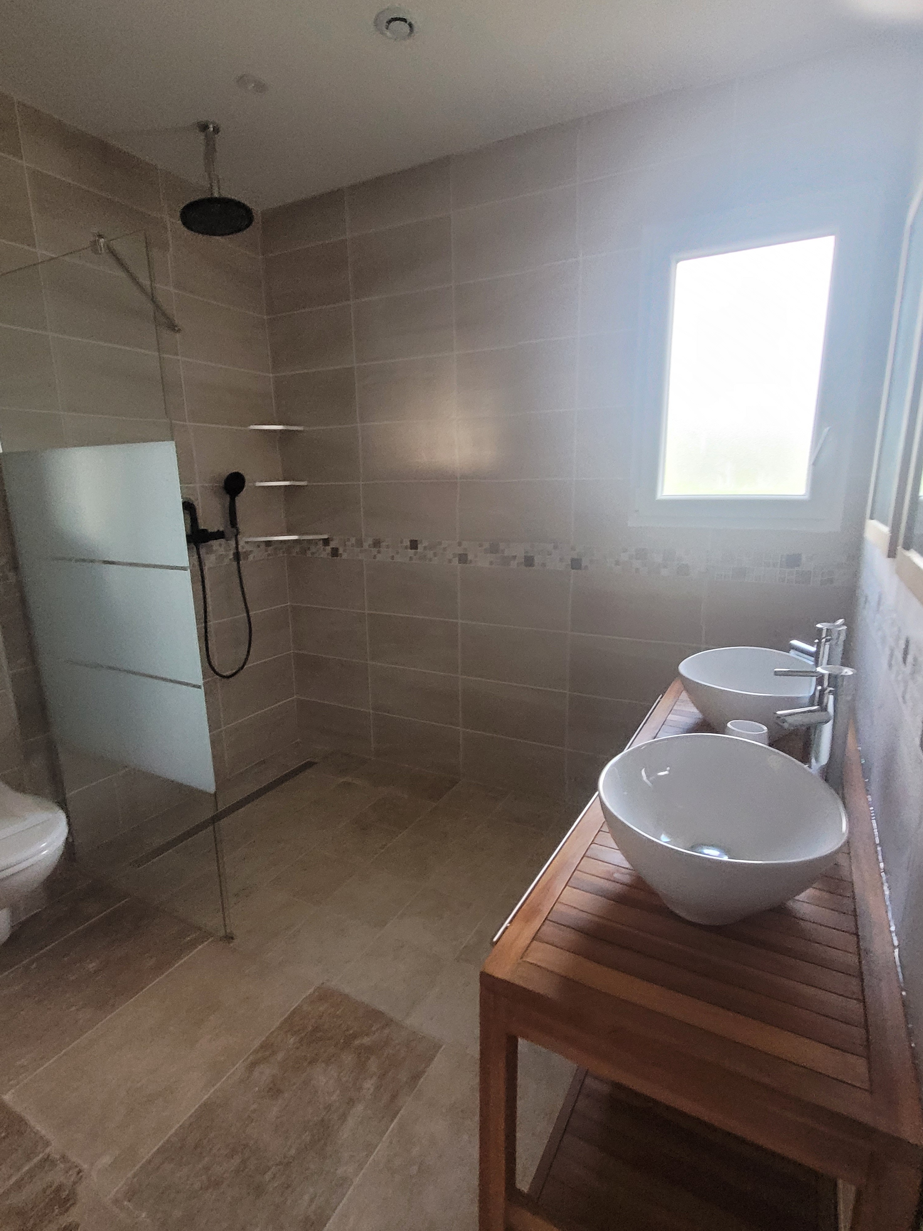 Salle de bains chambre familiale