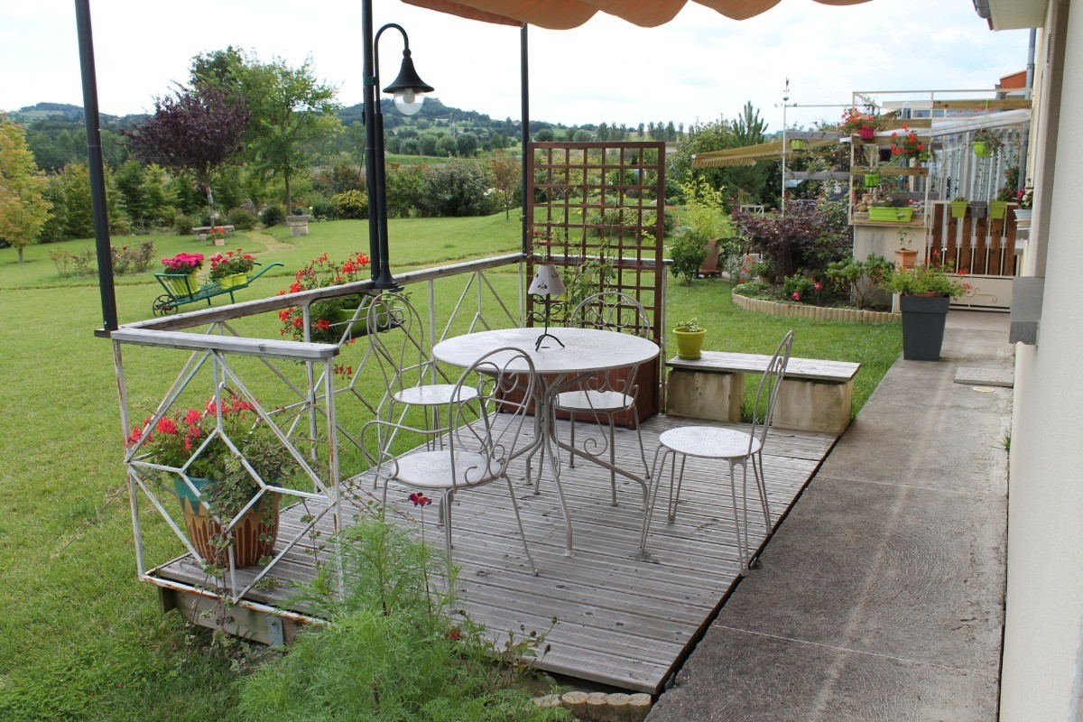 La terrasse avec store
