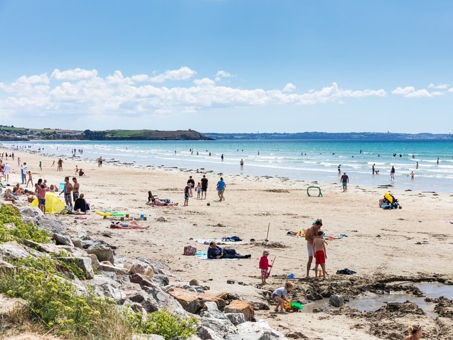 Plage de Lestrevet en face de la Résidence