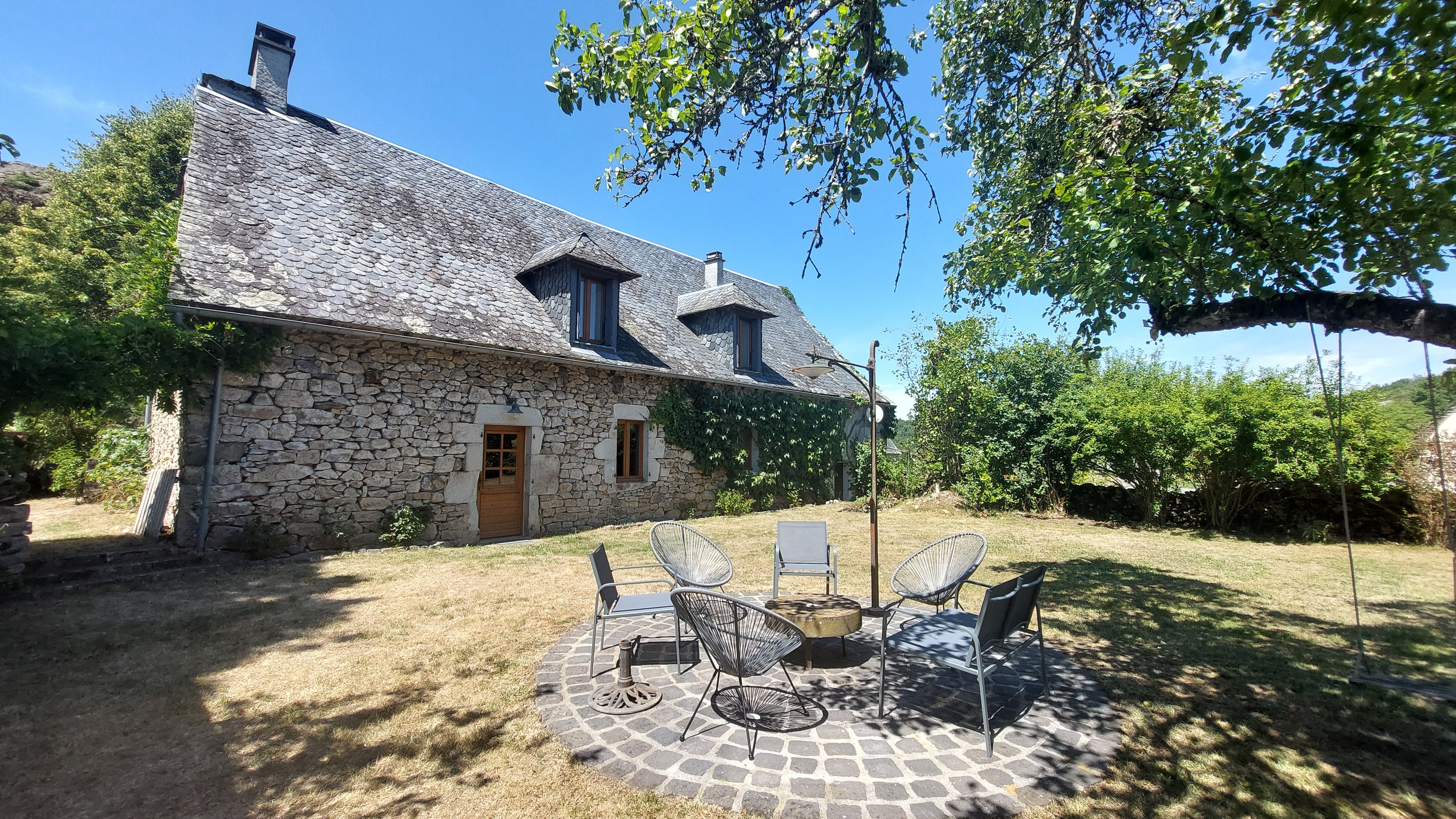 Vue de la maison du jardin