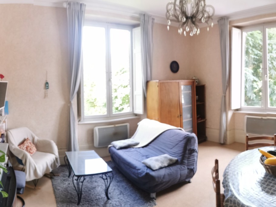 Chalet de la Pique: Coin salon dans la pièce de vie.