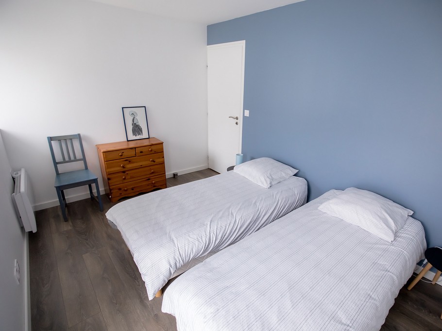 Chambre 1 au RDC avec 2 lits simples modulables