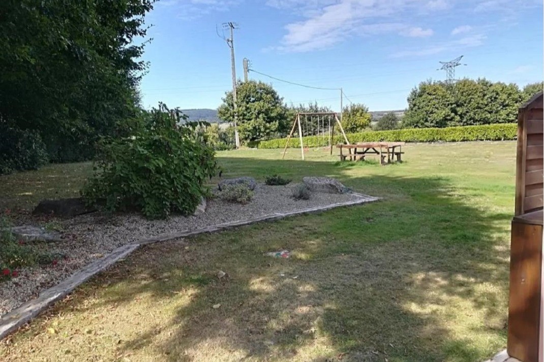 Grand jardin commun à 2 locations