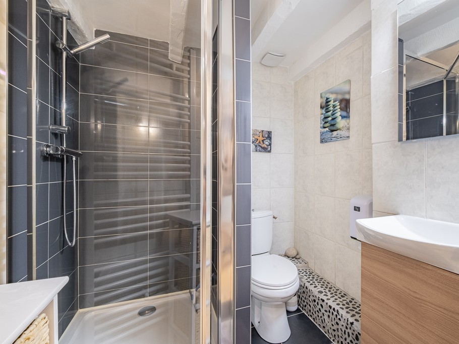 Separate, private shower room with WC on the same floor as the 2 bedrooms