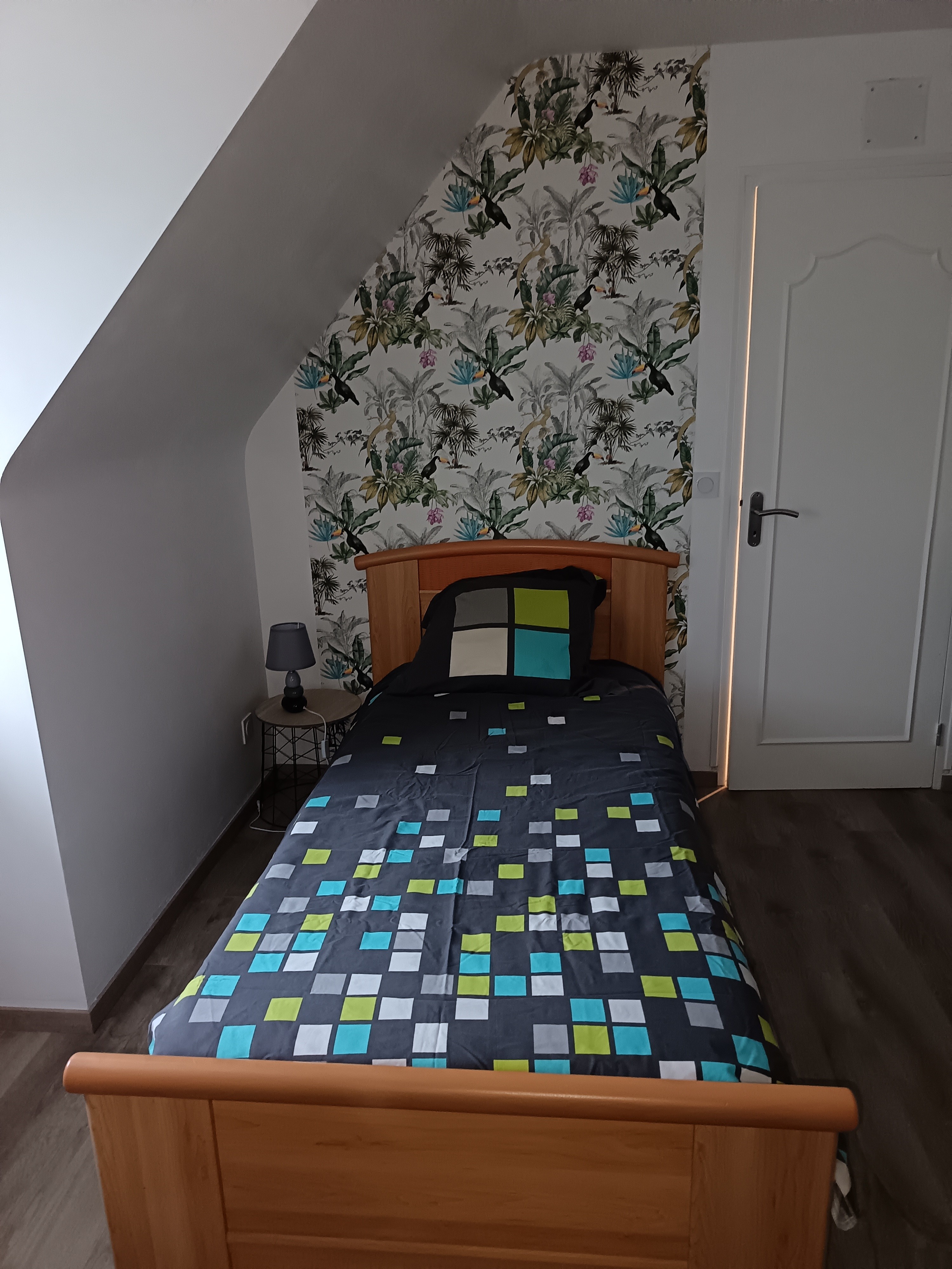 Bedroom upstairs 2 beds 90