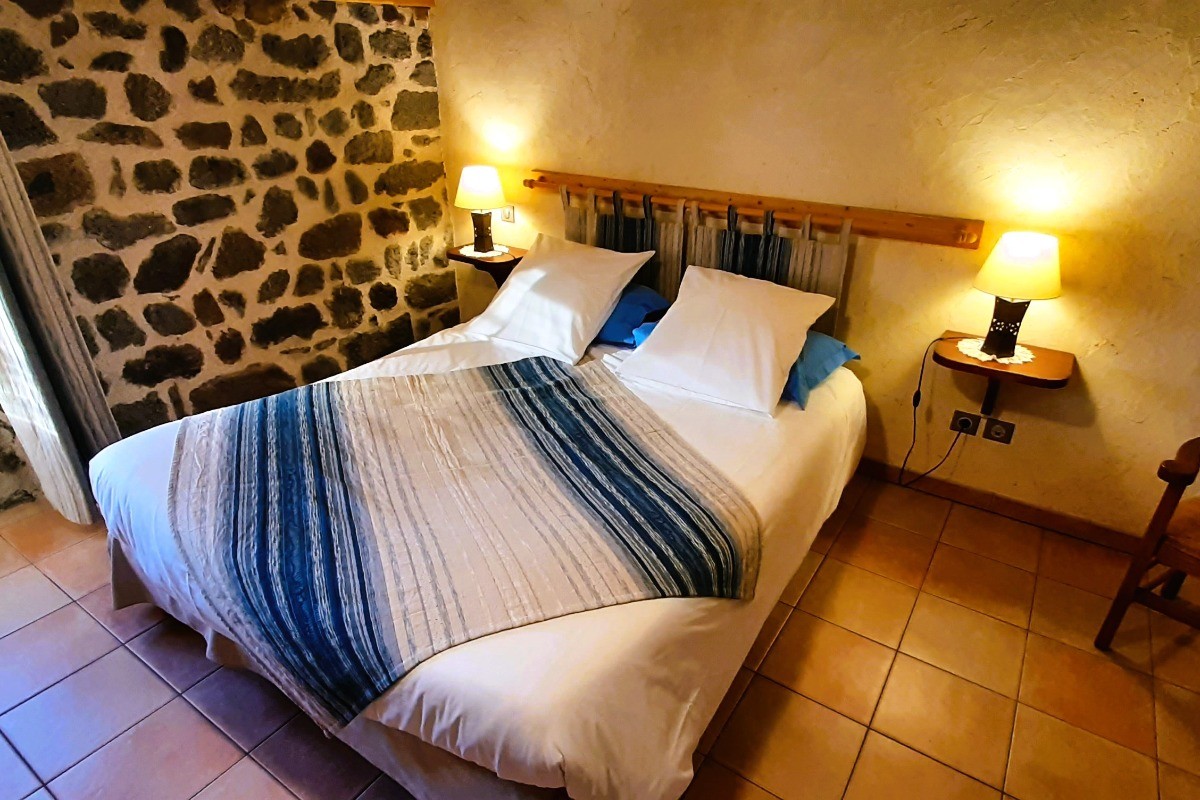 2ème étage : Chambre Bleuets (1 lit 2 pers. en 160 cm x 200 cm)