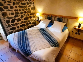 2ème étage : Chambre Bleuets (1 lit 2 pers. en 160 cm x 200 cm)