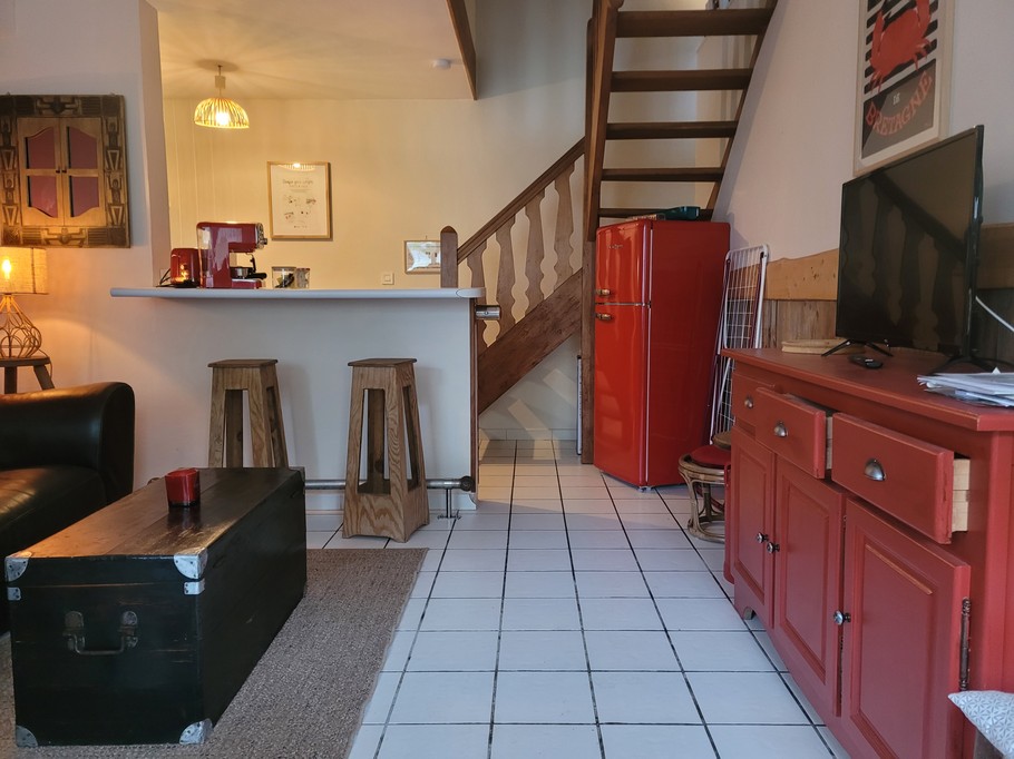 Le Goaster, Ferme de Kerloury, Gîte Tulipe, 2-4 personnes, pièce de vie séjour salon cuisine au RDC