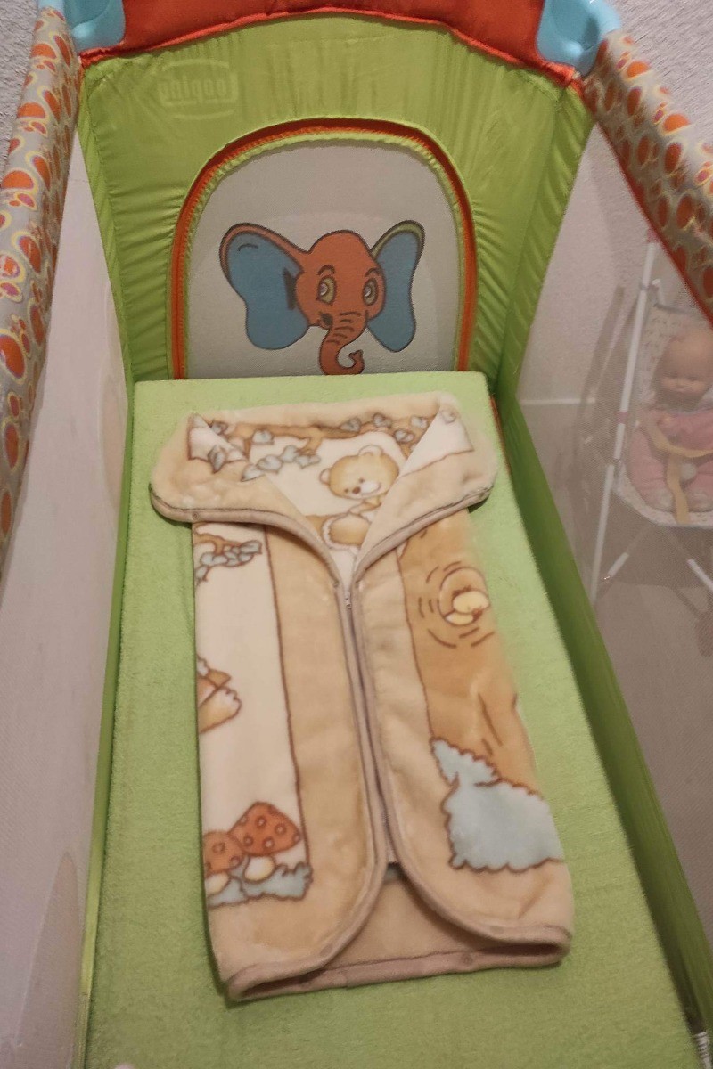Lit bébé et ses équipements - Gite Saint-Sauveur 54