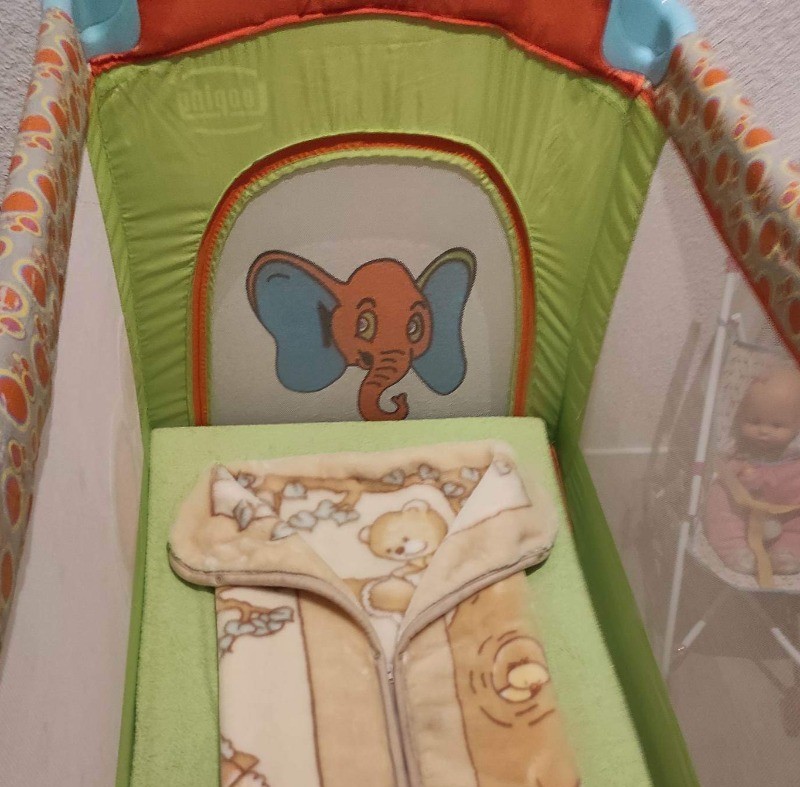 Lit bébé et ses équipements - Gite Saint-Sauveur 54