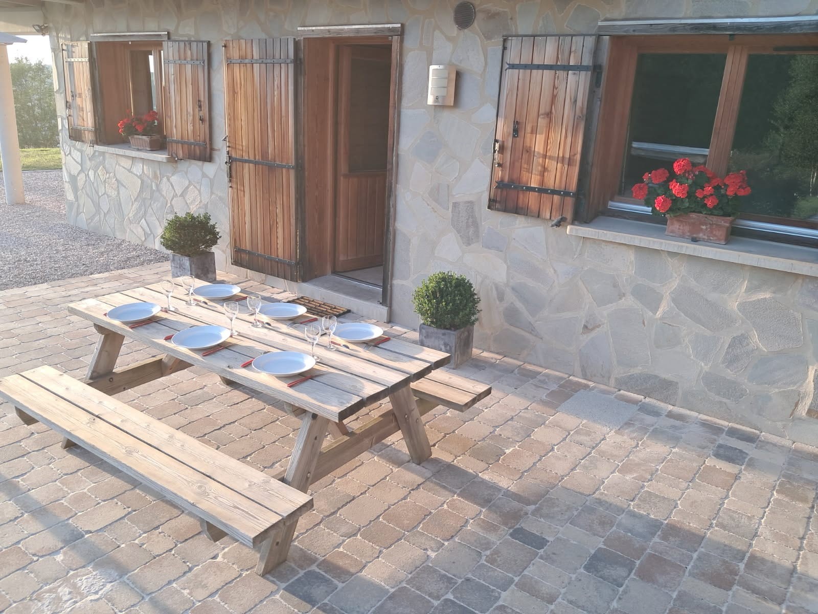 Terrasse privée - Gîte Les Neufs Lieux – Gérardmer, 4 étoiles, piscine et vue imprenable sur le lac