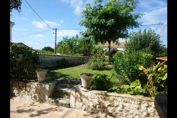 Le jardin - Saint-Laurent-de-Belzagot