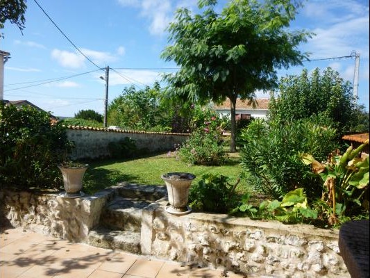 Le jardin - Saint-Laurent-de-Belzagot
