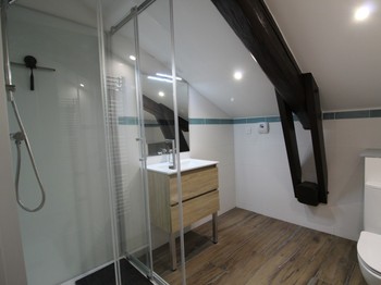 Salle d'eau avec wc - Chambre Lyli Herse Docelles
