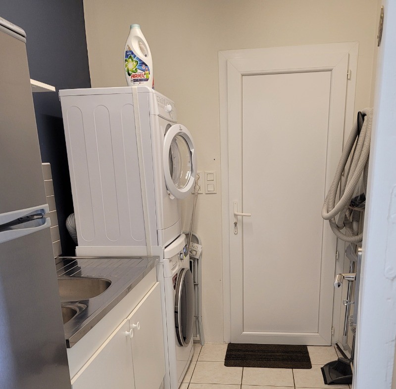 Location Clévacances - VanHeuverswyn, Plouha - Villa façade coté mer - Buanderie avec lave-linge et sèche linge