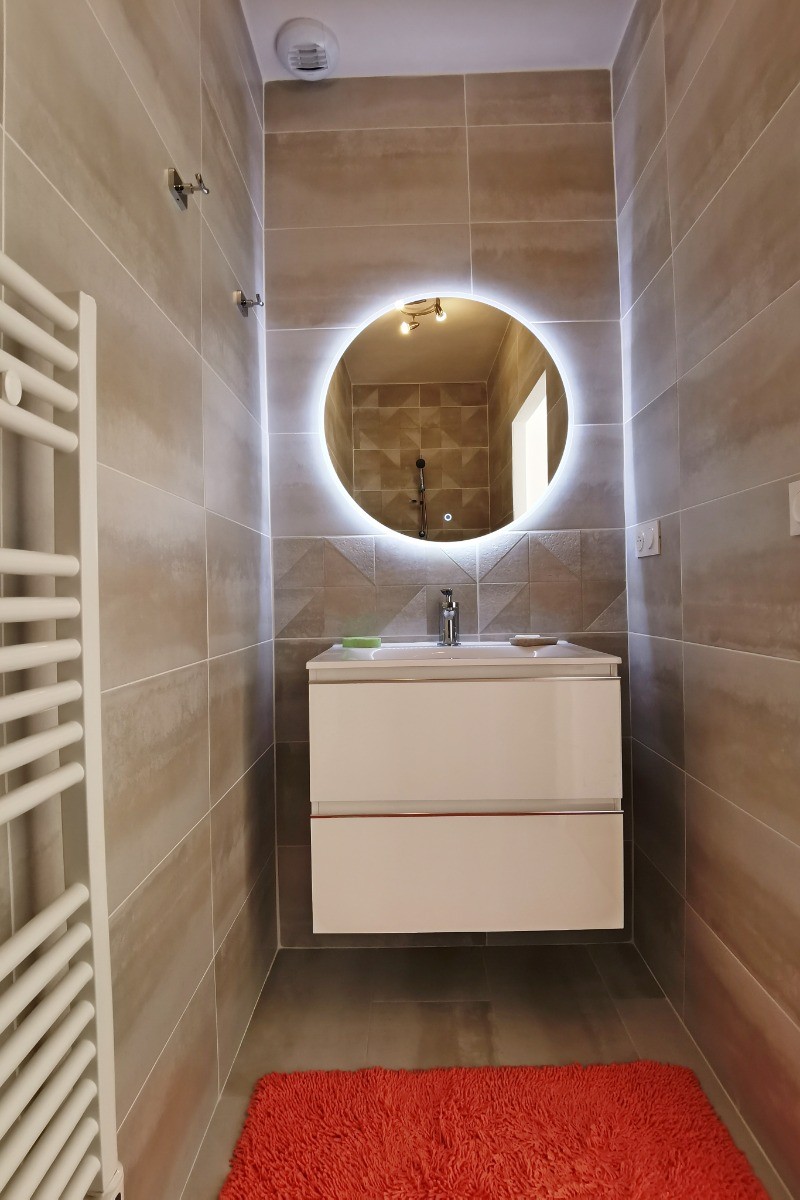 Salle d'eau privative à la chambre 1 -Maison de plain-pied équipée PMR - Location de vacances - Ploudalmézeau - Maison Roscaroc Aubertin