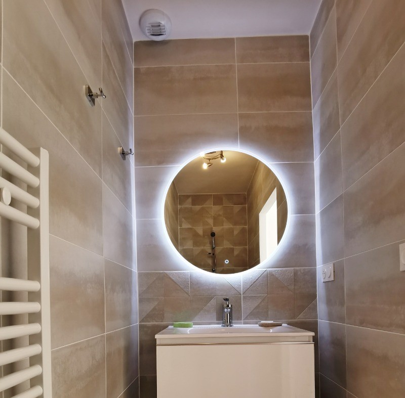 Salle d'eau privative à la chambre 1 -Maison de plain-pied équipée PMR - Location de vacances - Ploudalmézeau - Maison Roscaroc Aubertin