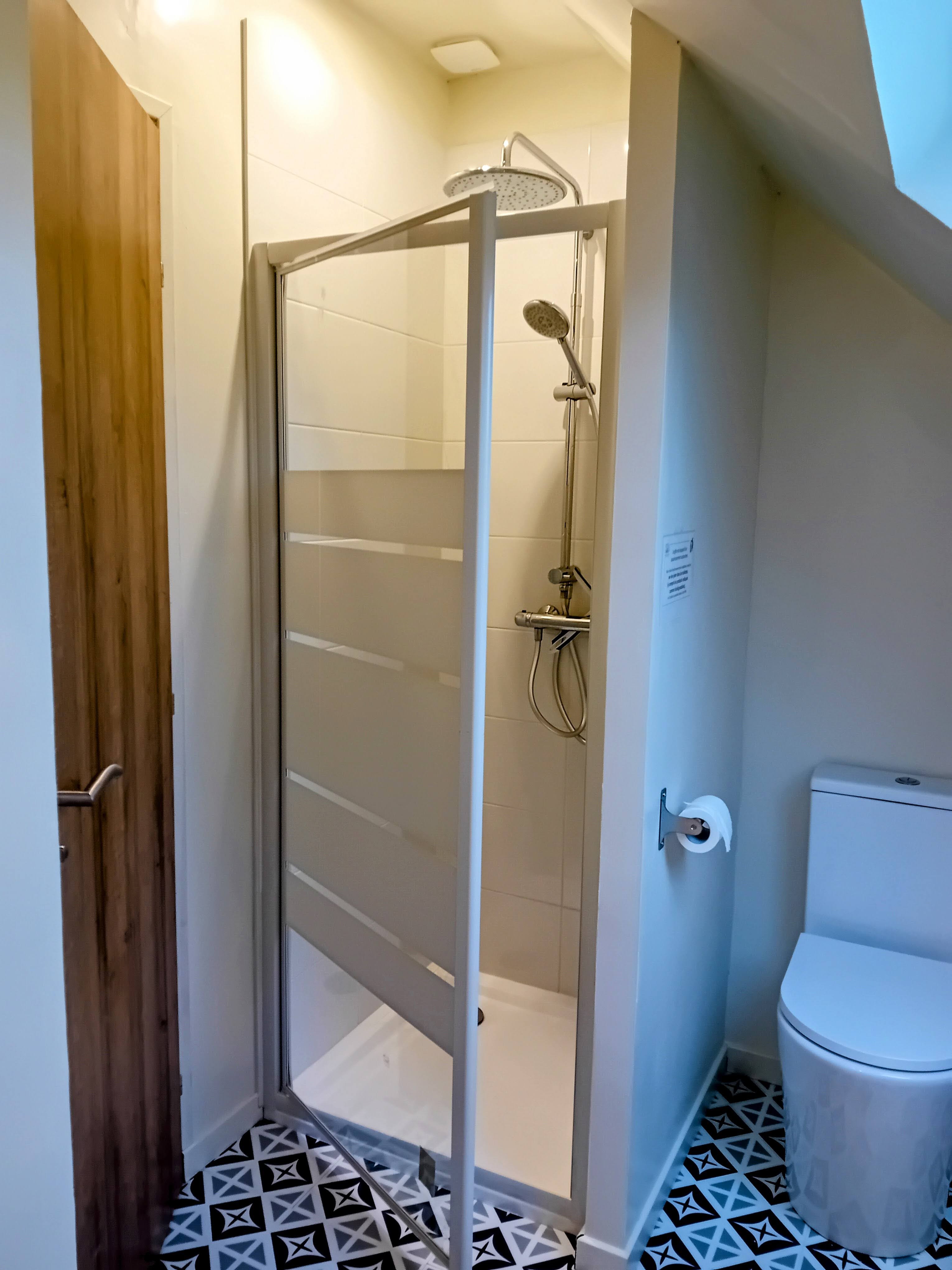 salle d'eau - chambre 2 lits