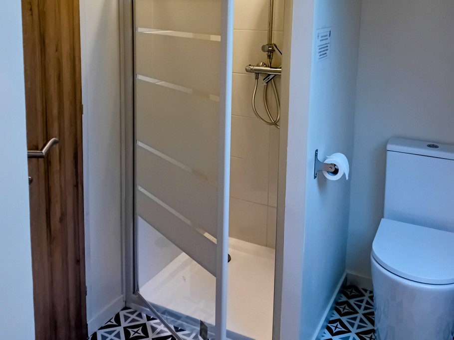 salle d'eau - chambre 2 lits