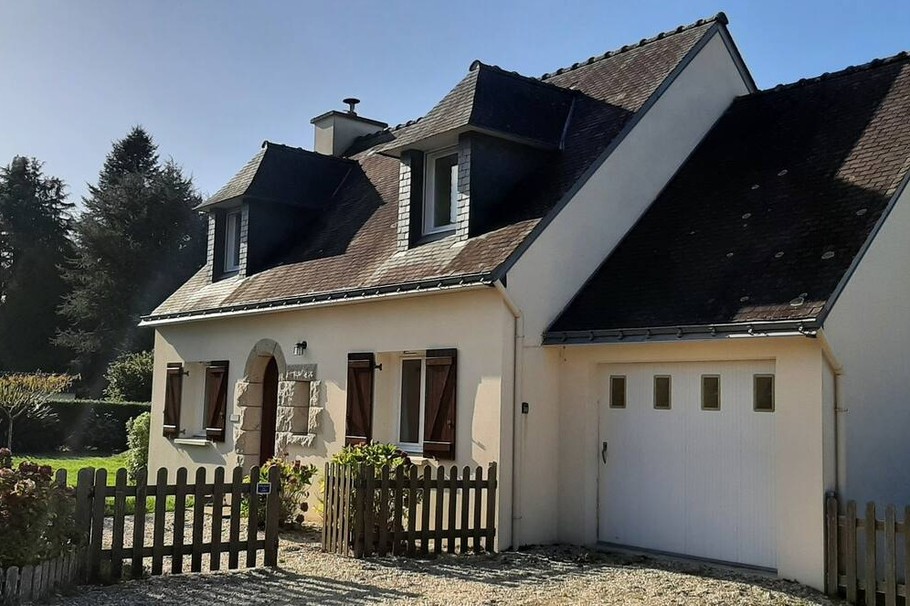 Maisin avec jardin clos et garage pour vélos