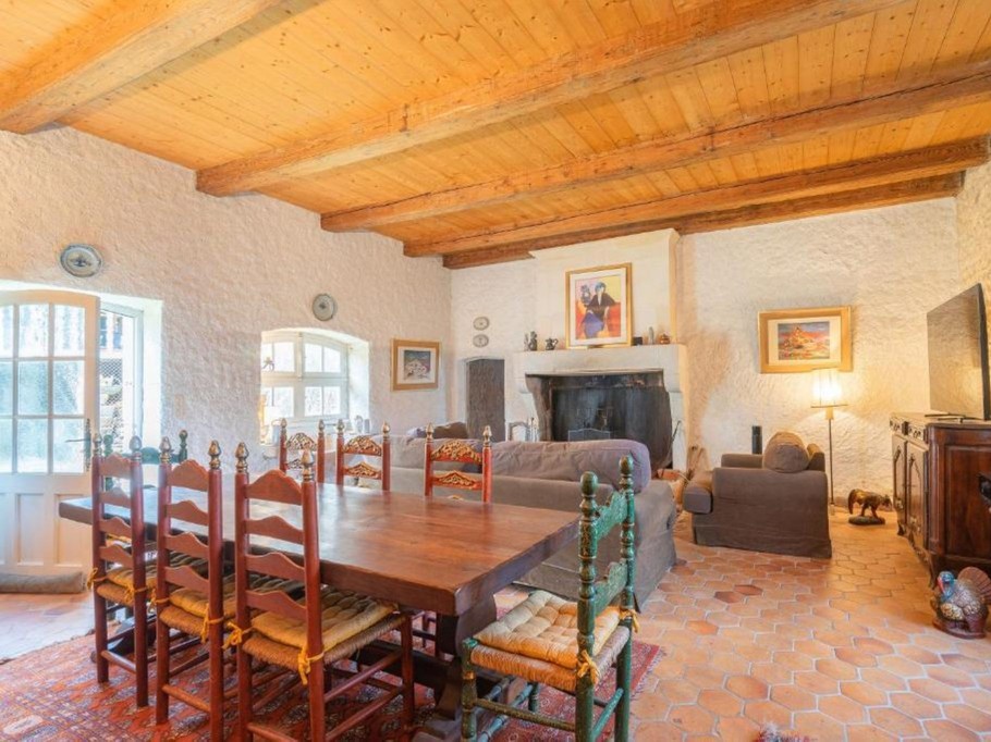 Salle de séjour de la Maison Gareshé du 18e siècle, maison d'hôtes avec 3 chambres avec leur salle d'eau et toilettes privatives, en Charente maritime