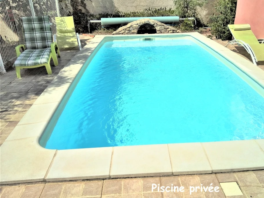 La piscine privée pour le Mazet