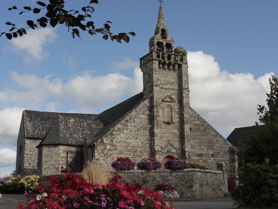 Saint-Gilles les bois, Saint-Gilles church (500 m away)