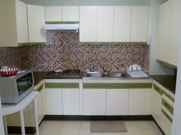 Large fully-equipped kitchen