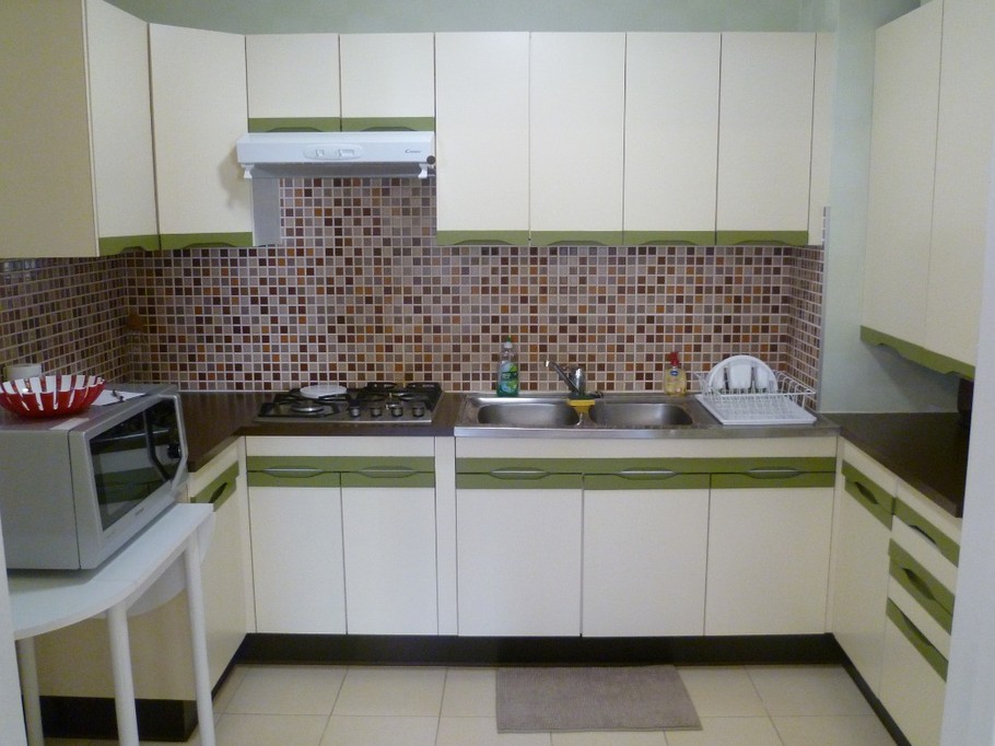 Large fully-equipped kitchen