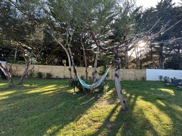 Jardin entierement cloturé et isolé de toute vus directe.