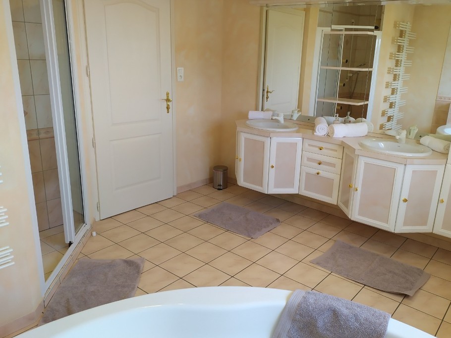 SDB 1 dans chambre 2 parentale