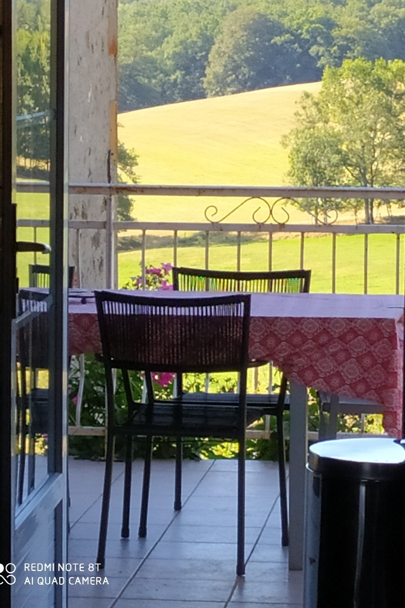 terrasse accès direct gite "La Maison de Jeanne" gite cantal