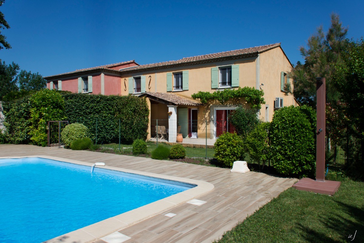 Façade avec piscine