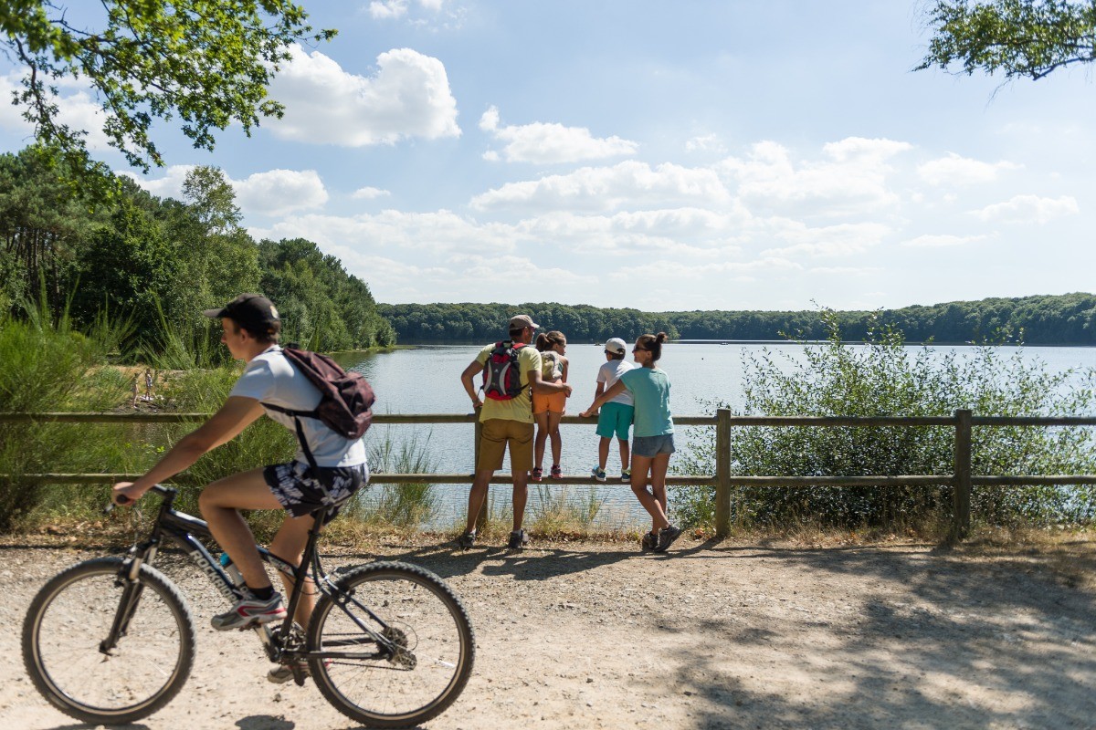 Lac du Trémelin  : randonnée, sport nautique, vélo, plages sur la base de loisirs.
Crédits photos : CRTB Emmanuel BERTHIER