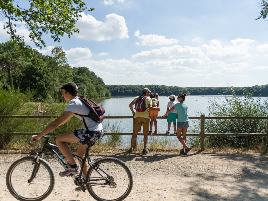 Lac du Trémelin : randonnée, sport nautique, vélo, plages sur la base de loisirs.
Crédits photos : CRTB Emmanuel BERTHIER
