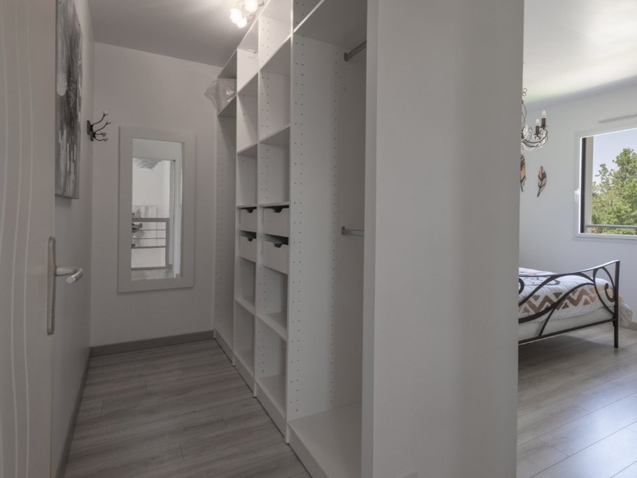 Dressing dans la chambre parentale