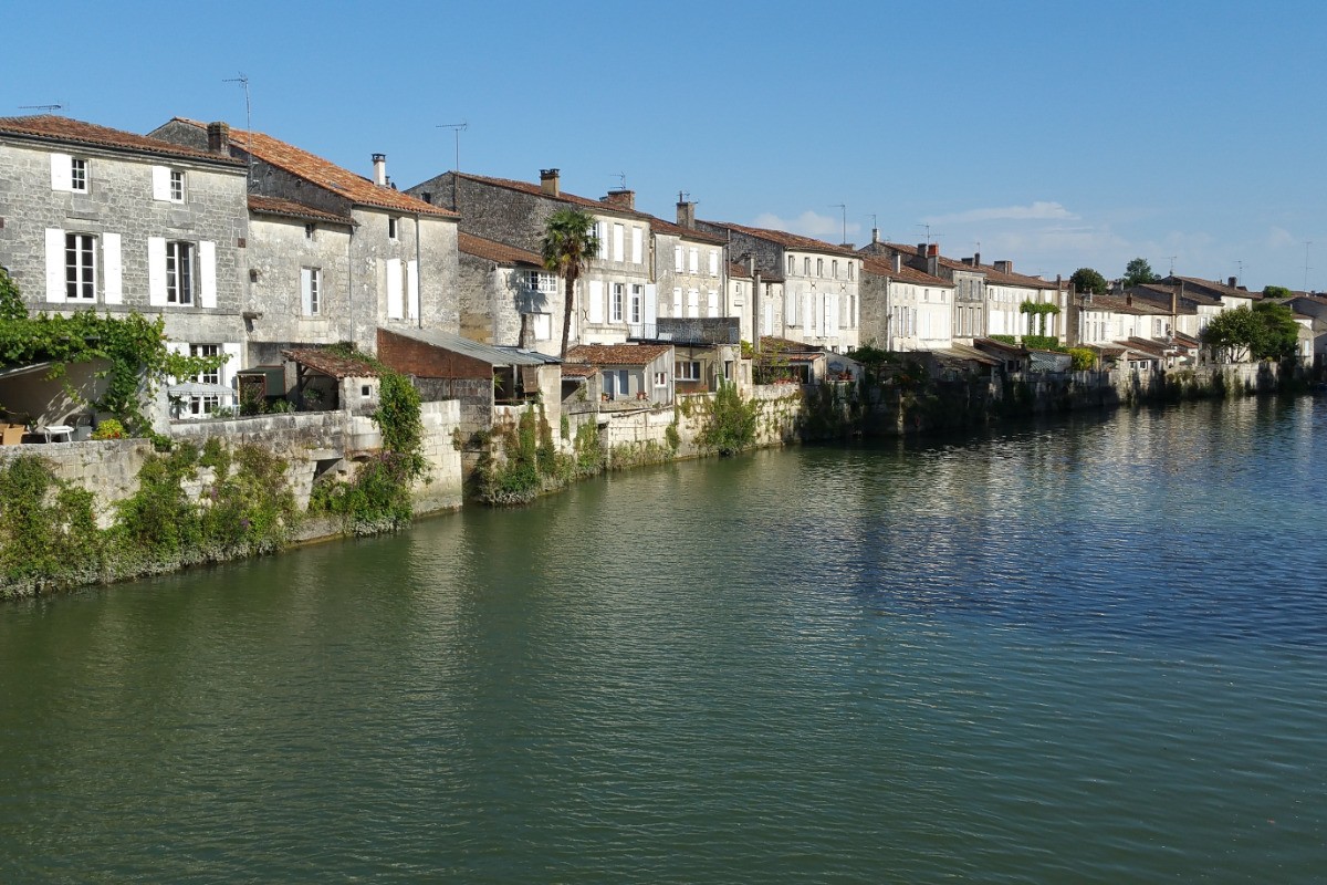 bord de  Charente  à St Savinien