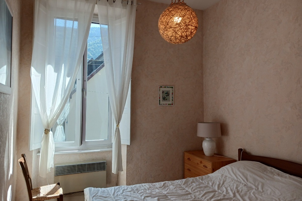 Chambre 1 avec un lit double