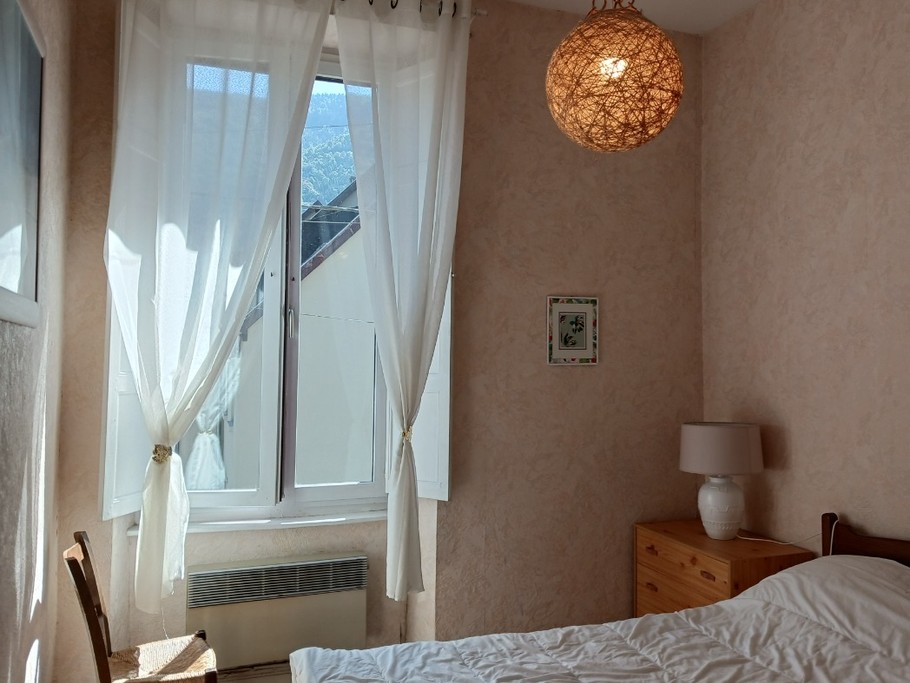 Chambre 1 avec un lit double