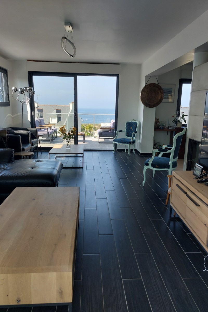 salon double exposition : terrasse vue mer et accès espace balnéo
