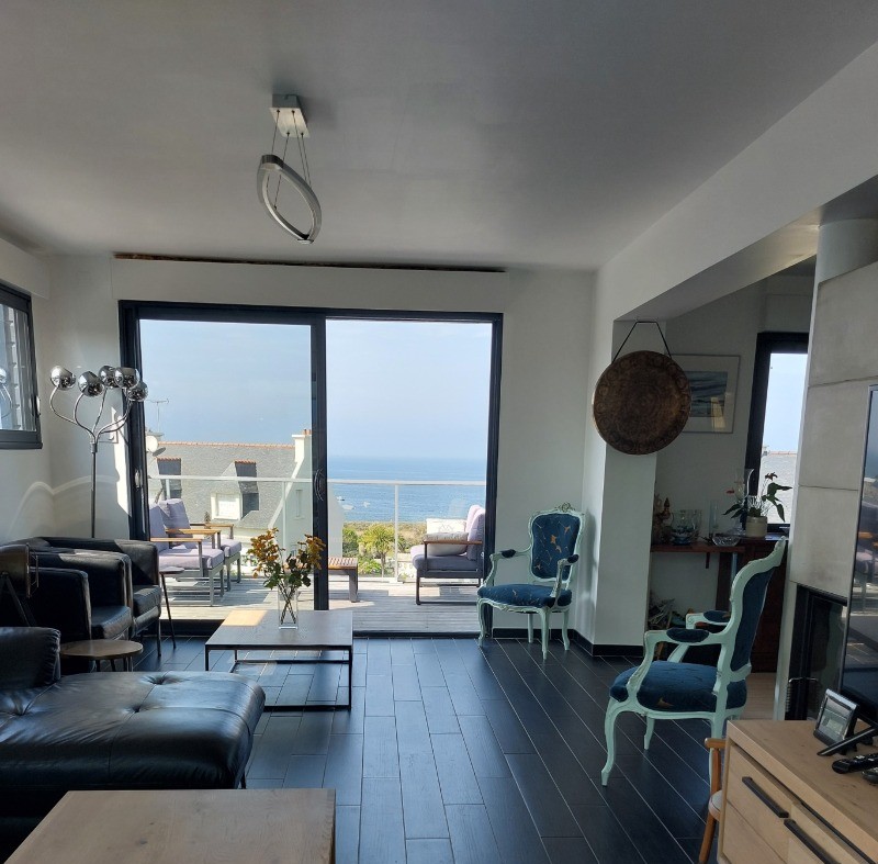 salon double exposition : terrasse vue mer et accès espace balnéo