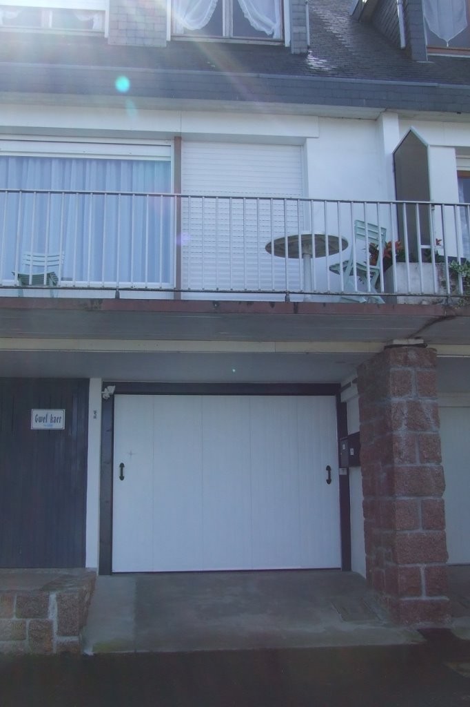 Le garage fermé et sécurisé.