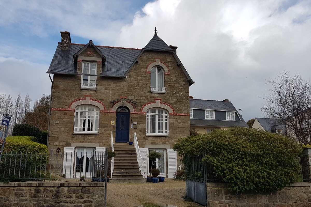 Maison d'hôtes "Le Chat Perché" - Au rez-de-jardin, Chambre "Monet" à gauche, chambre "Cézanne" à droite