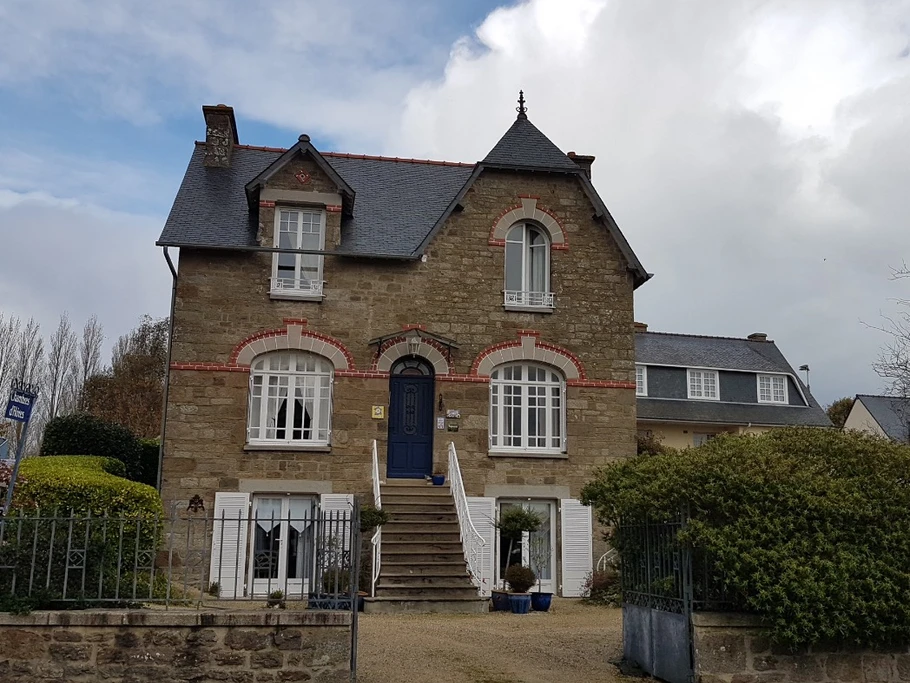 Maison d'hôtes "Le Chat Perché" - Au rez-de-jardin, Chambre "Monet" à gauche, chambre "Cézanne" à droite