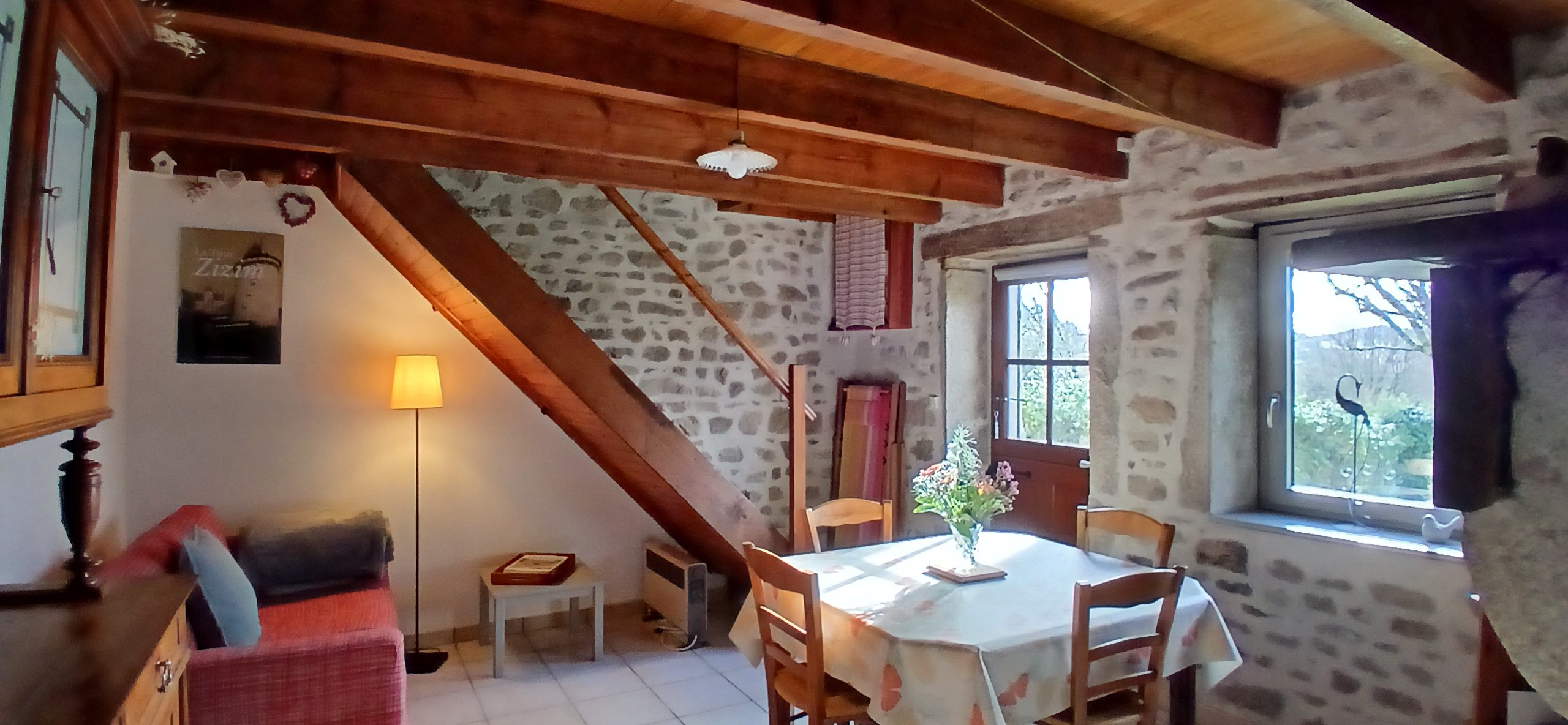 La Petite Maison, Faux  Mazuras : le salon / salle à manger avec accès au jardin